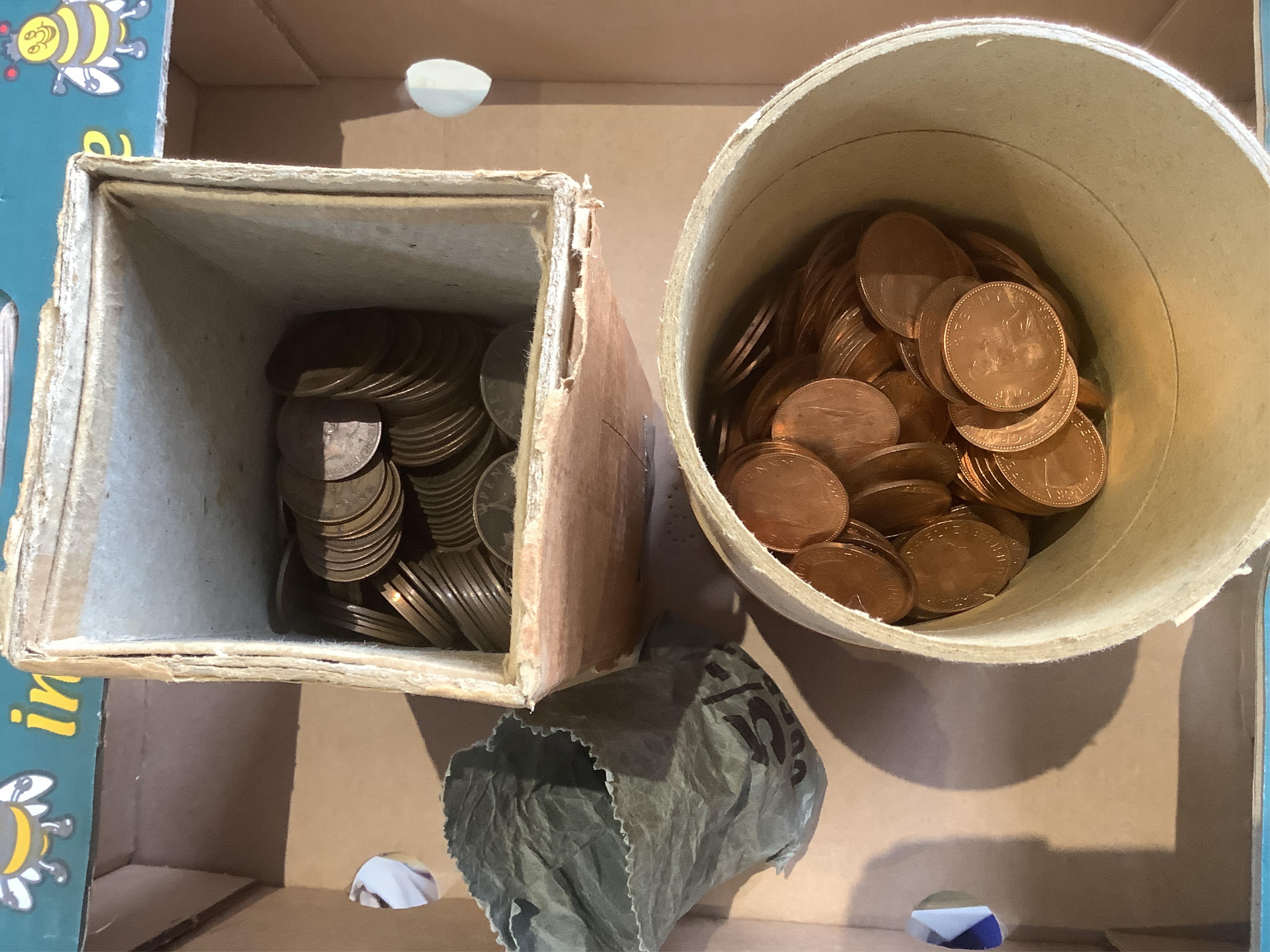 British coins, Victoria to Elizabeth II, a large quantity of pennies and halfpennies, Victoria pennies in low-grade, Elizabeth II pennies largely EF to UNC